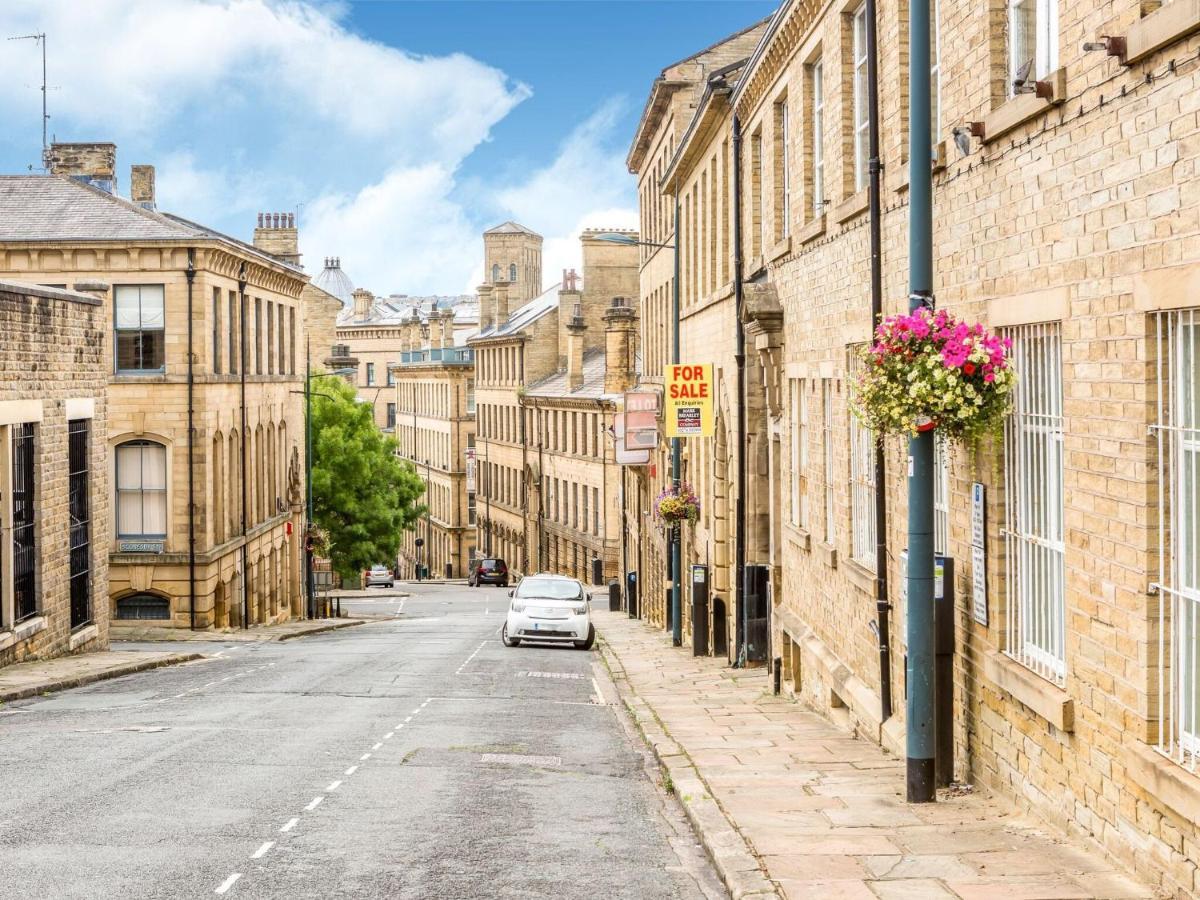 Appealing In Bradford Near Forster Square Retail Park *